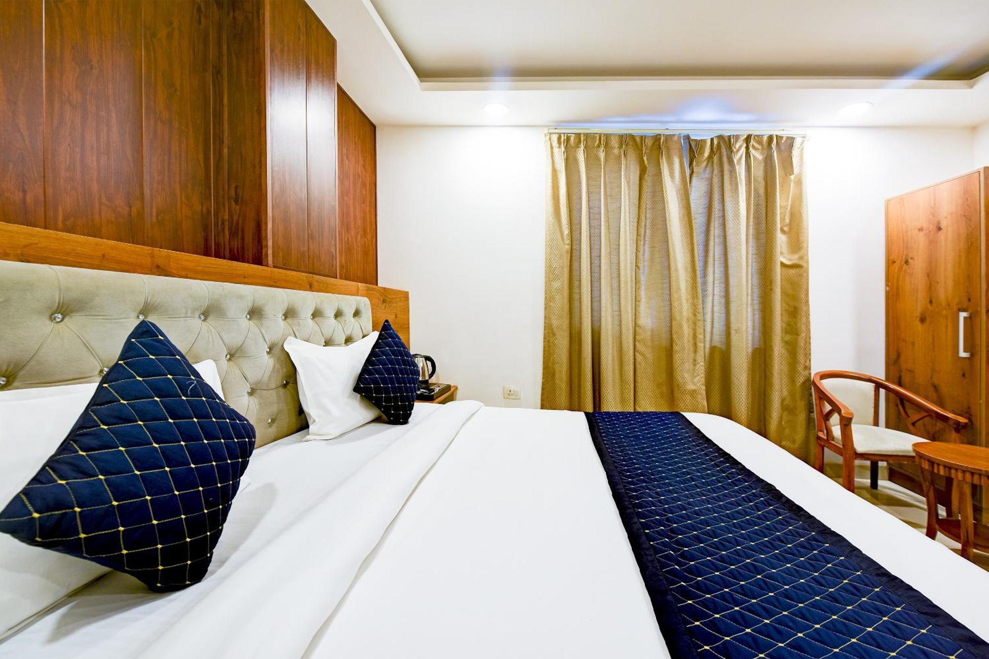 Atlantes Near Delhi Airport Hotel New Delhi
